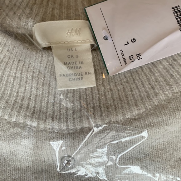 Ladies Sweater. From. HM - Picture 3 of 4